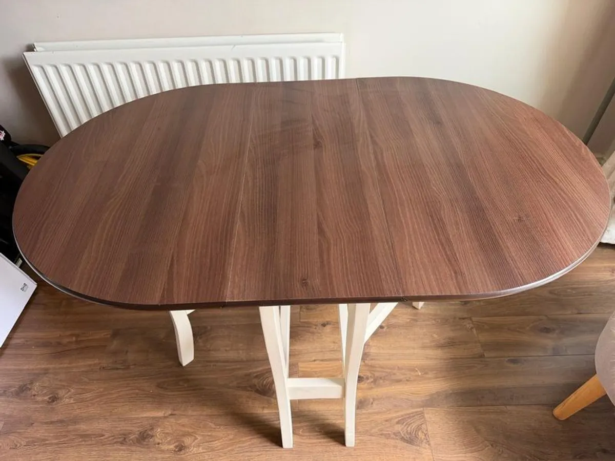 Cream and walnut-effect gateleg drop leaf table - Image 2