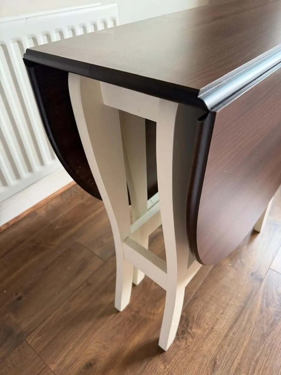 Cream and walnut-effect gateleg drop leaf table - Image 4