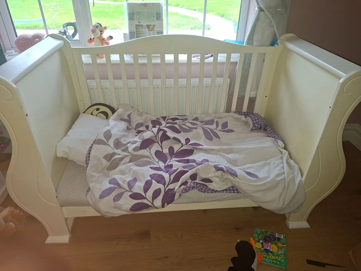 Sleigh cot bed - Image 1