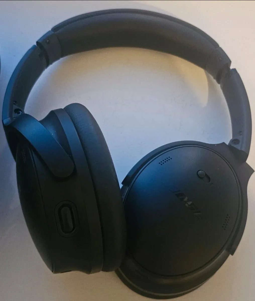 Bose QuietComfort 45 Headphones (Like New!) - Image 2