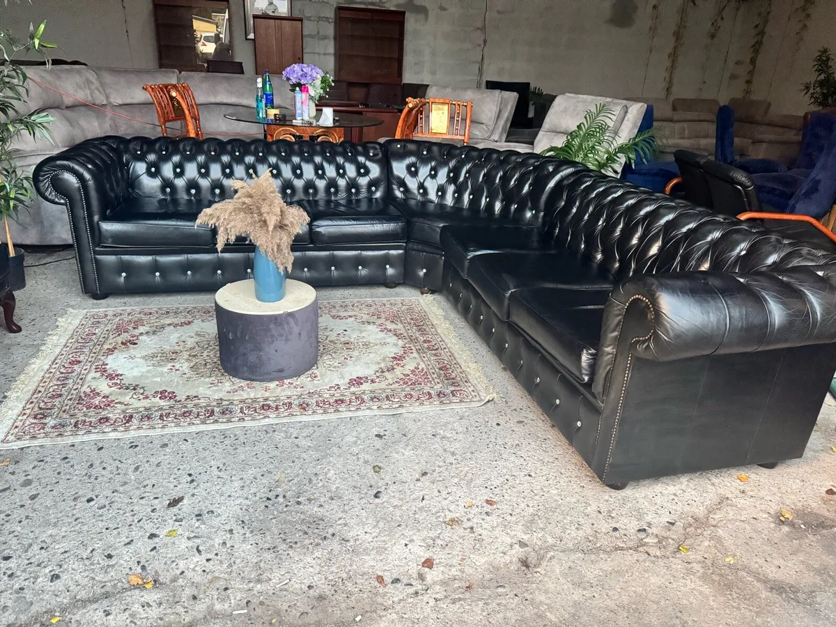 Unique Chesterfield cornersofa+anne queen armchair - Image 3