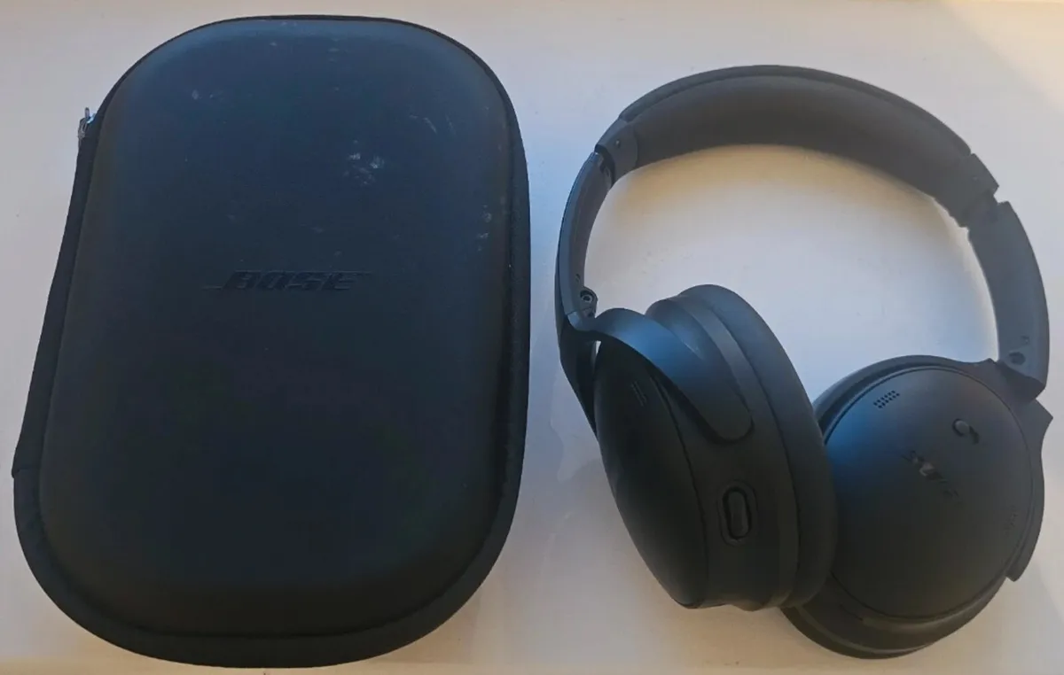 Bose QuietComfort 45 Headphones (Like New!) - Image 4