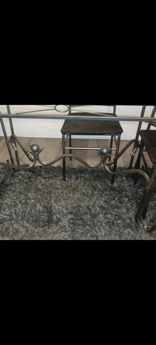 Glass top table and chairs - Image 4