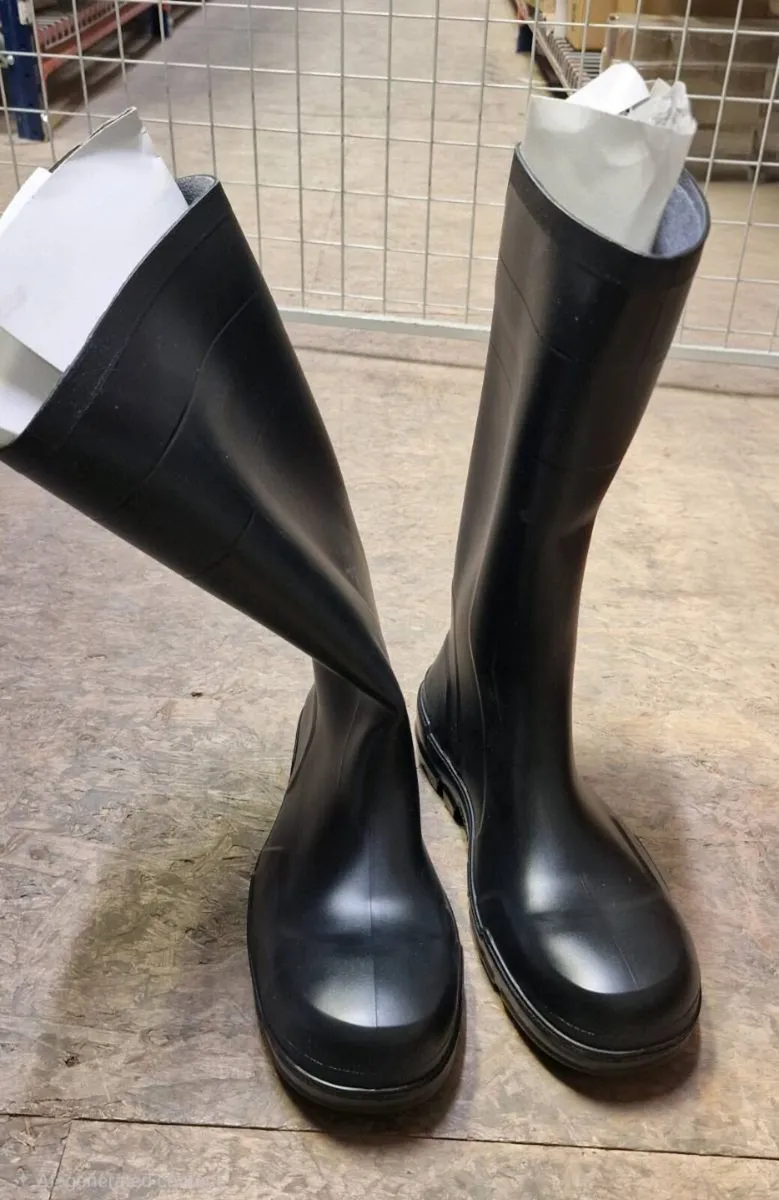 Dunlop Black S5 Safety Wellington Boots - Image 1