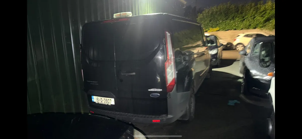 2015 FORD TRANSIT CUSTOM TREND 2.2 DIESEL - Image 2