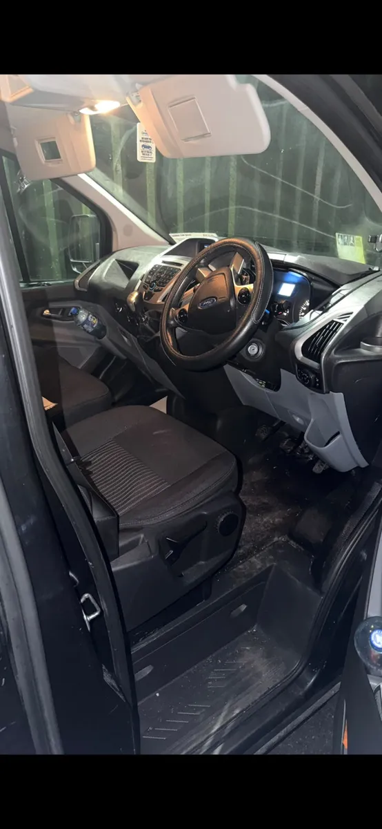 2015 FORD TRANSIT CUSTOM TREND 2.2 DIESEL - Image 3
