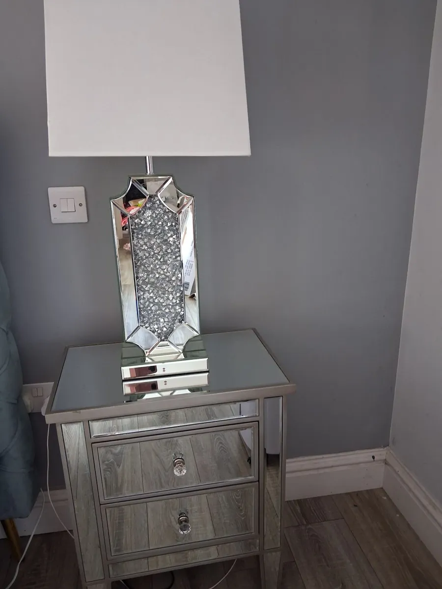 MIRROR BEDSIDE LOCKERS & LAMPS - Image 1