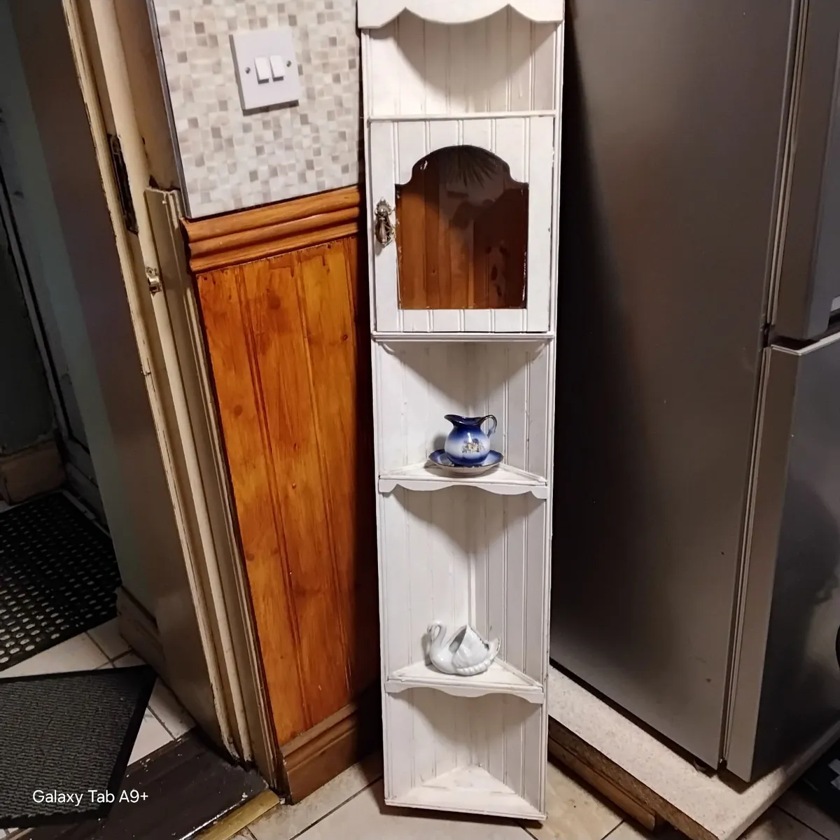 Corner shelf