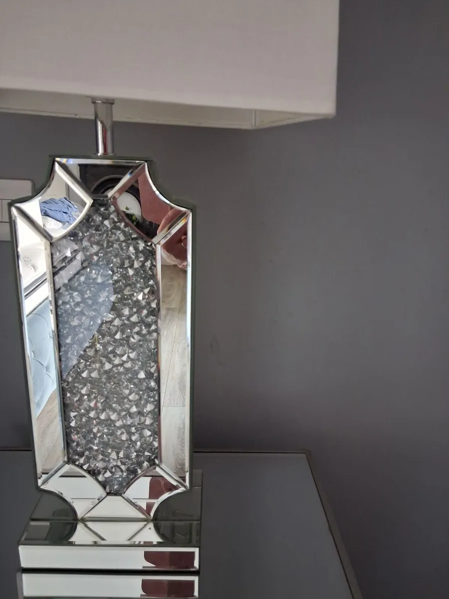 MIRROR BEDSIDE LOCKERS & LAMPS - Image 2