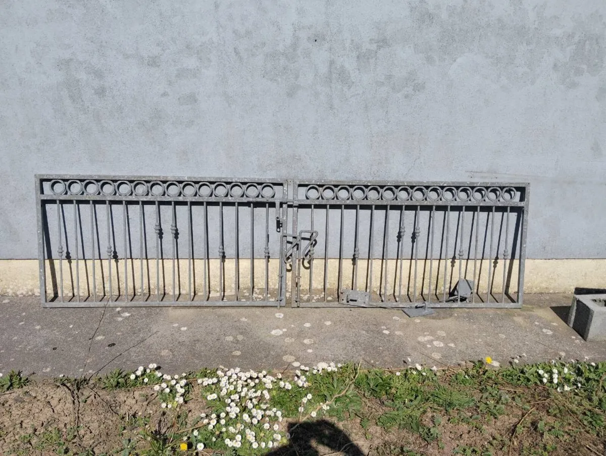 Gates - Image 1