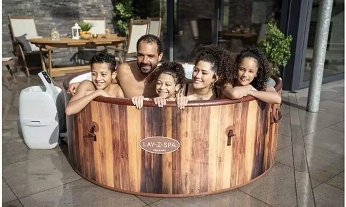 Lay-Z-Spa Helsinki AirJet™ Hot Tub - Image 2