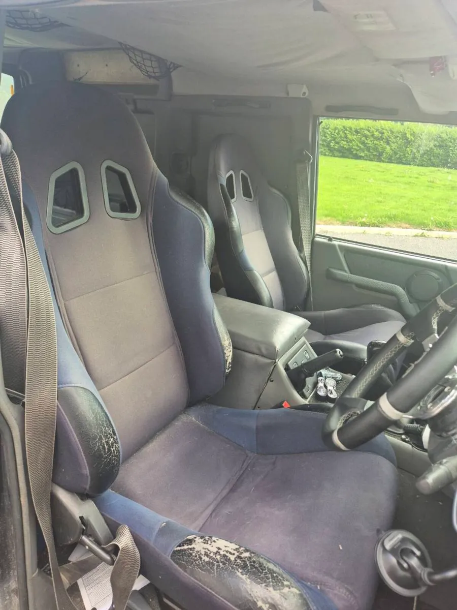 Land Rover Discovery - Image 4