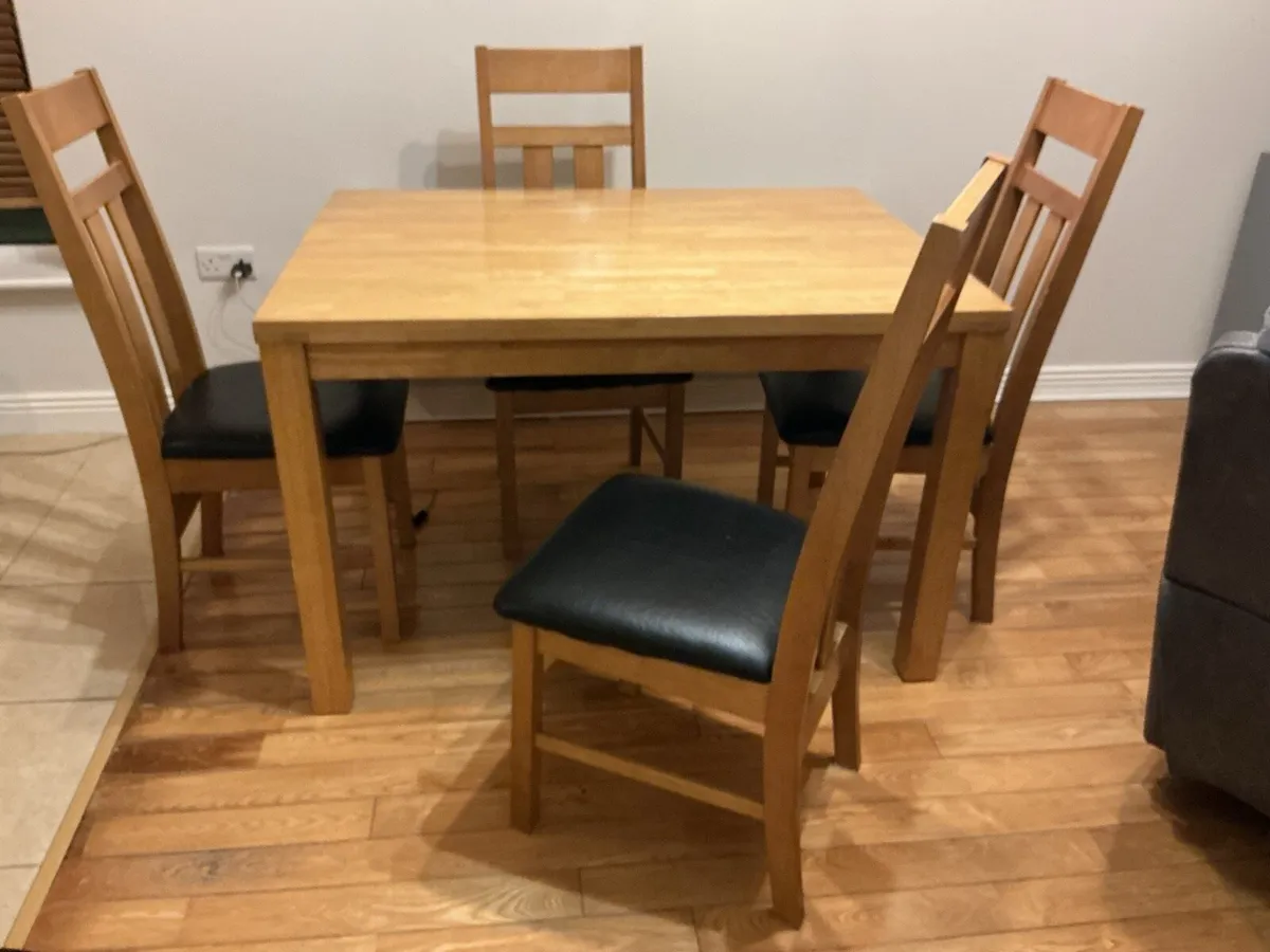 Dining room table and chairs - Image 1