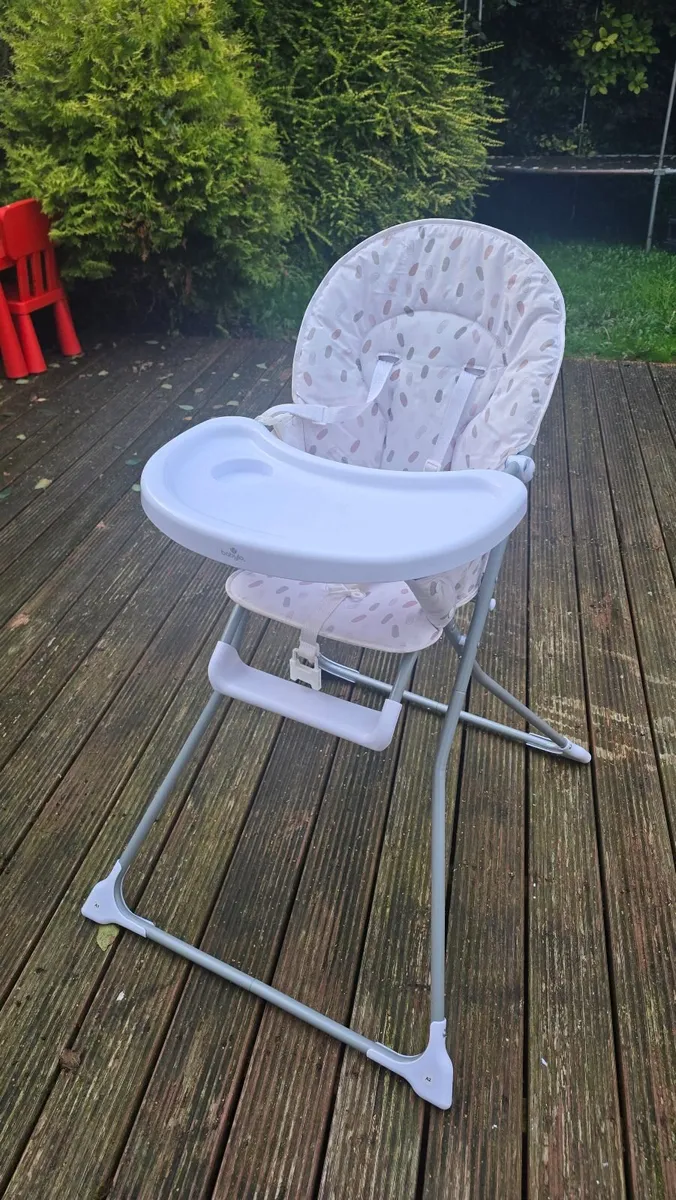 Child's booster seat - Image 1