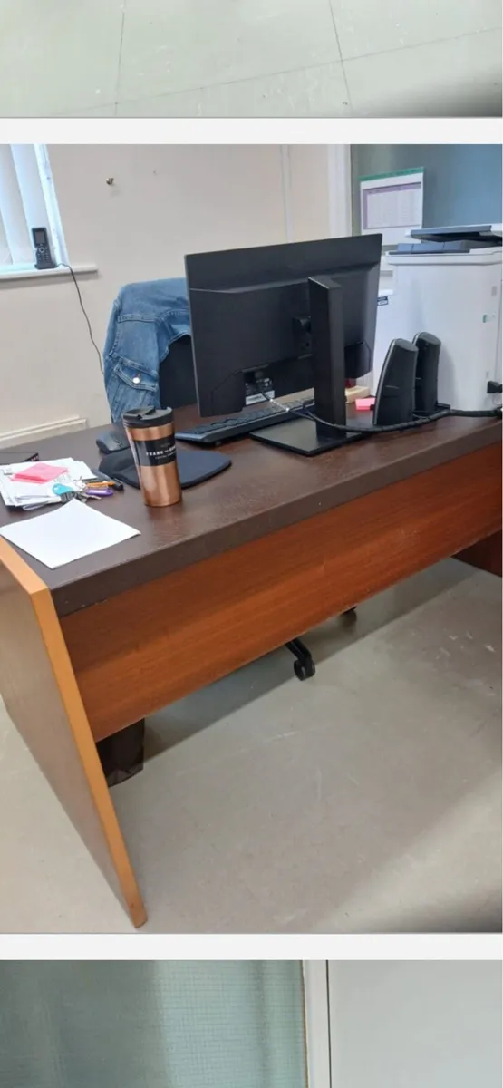 Office desk and locker - Image 2