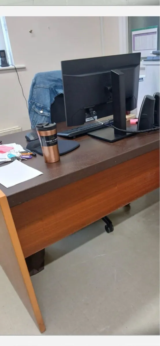 Office desk and locker - Image 1