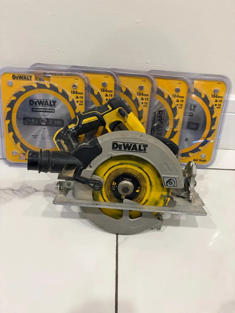 Dewalt cordless saw - Image 4