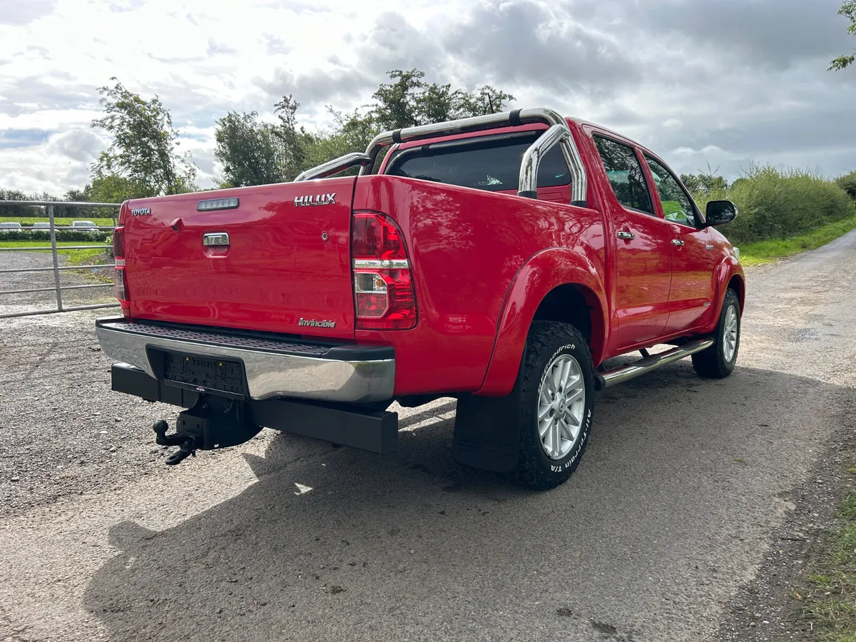 2016/161 Toyota Hilux 3.0 D-4D 171 Auto Invincible - Image 3