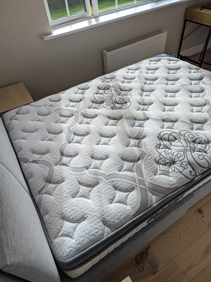 Double bed and mattress - Image 4