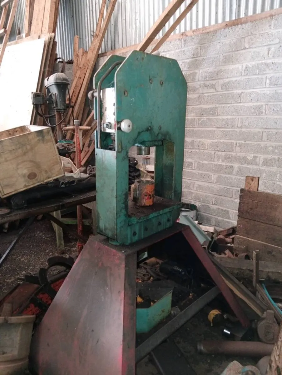Hydraulic press - Image 1