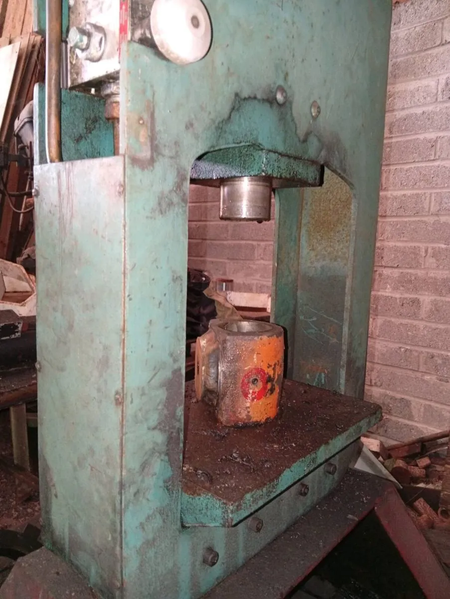 Hydraulic press - Image 2