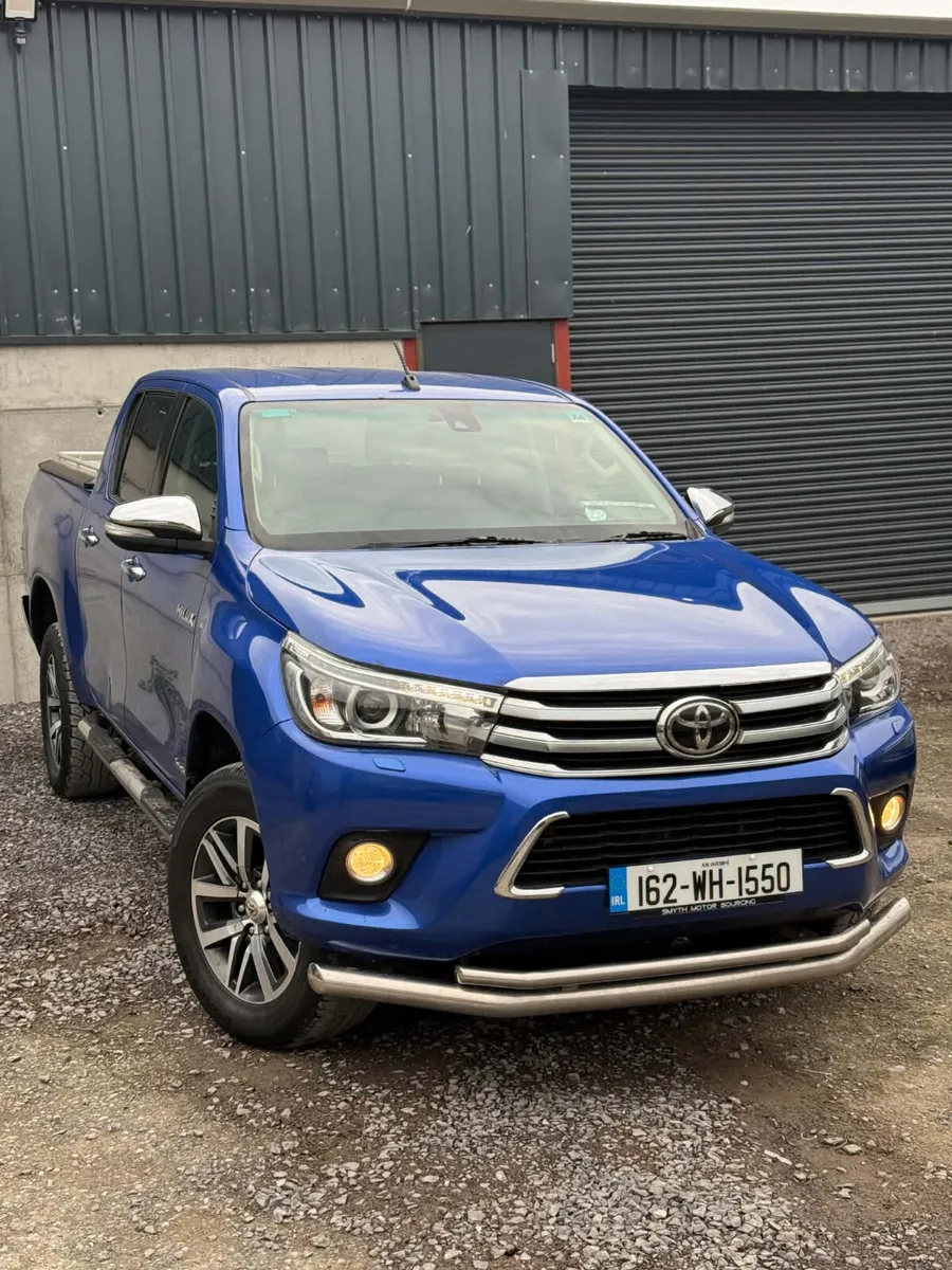 162 Toyota Hilux 2.4D invincible - Image 1