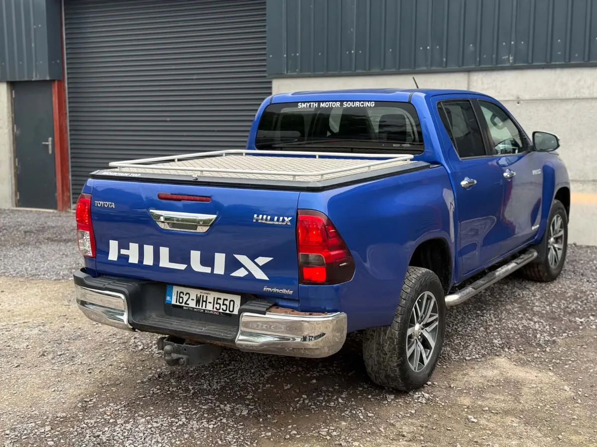 162 Toyota Hilux 2.4D invincible - Image 2