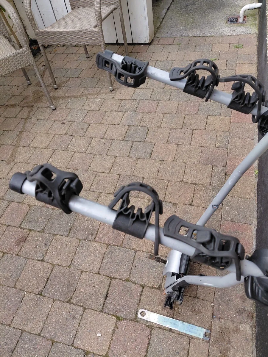 Bike Carrier Thule:  Attaches to Tow bar. - Image 3