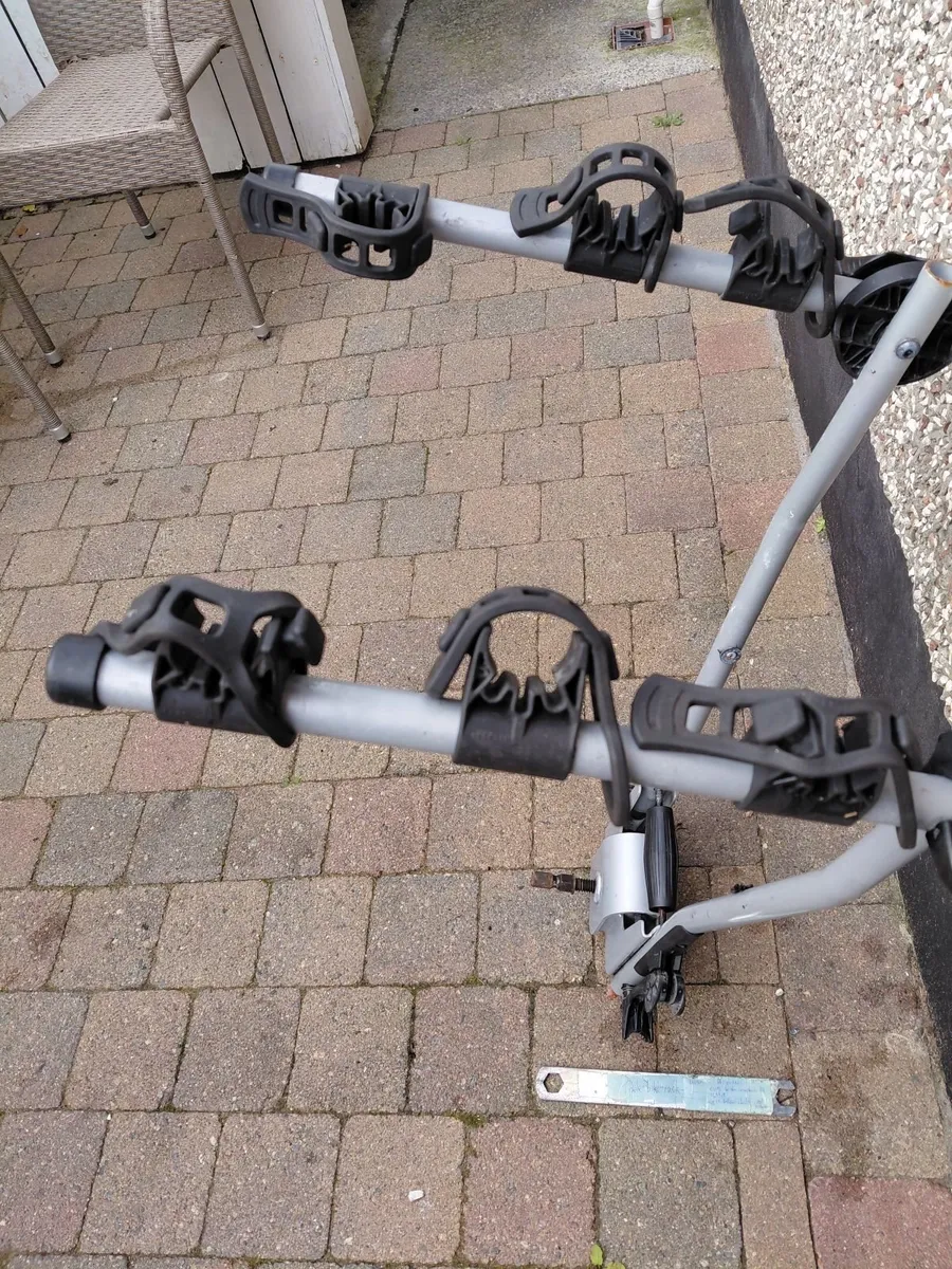 Bike Carrier Thule:  Attaches to Tow bar. - Image 4