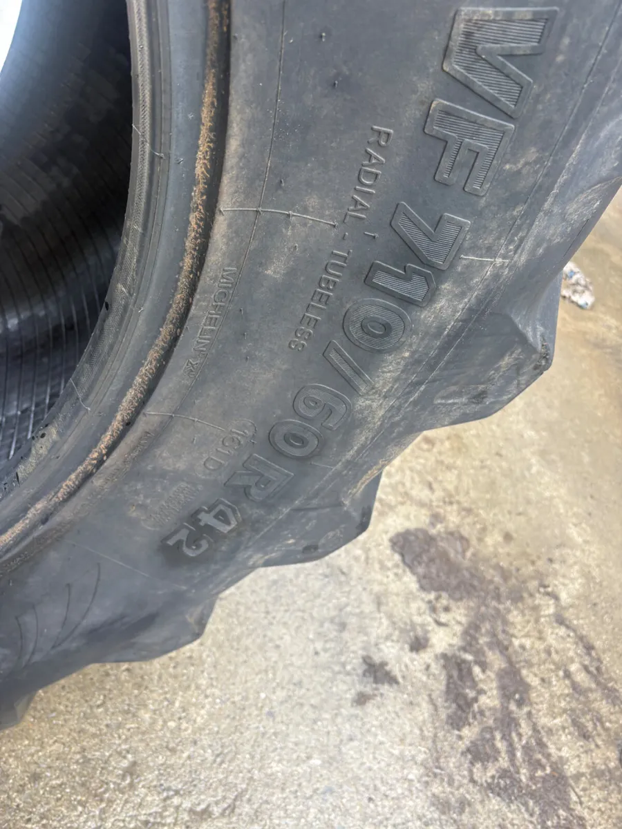 710/60/42 Michelins 60% - Image 3