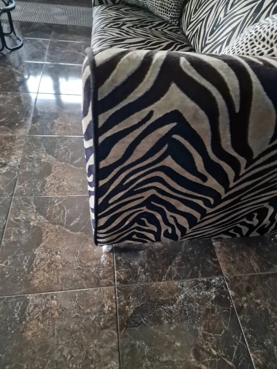Large velvet sofa - Image 3