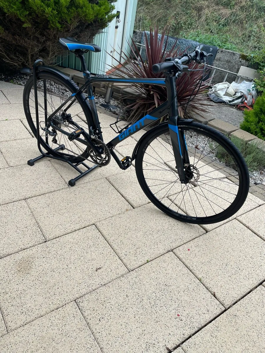 Giant Fastroad 3 hybrid bike - Image 1
