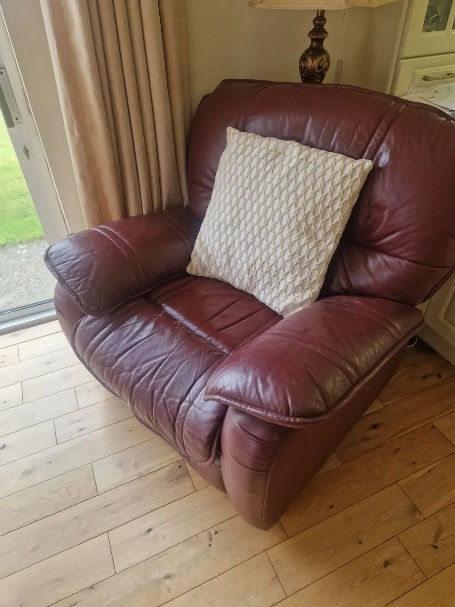 3 piece leather suite of furniture - Image 3