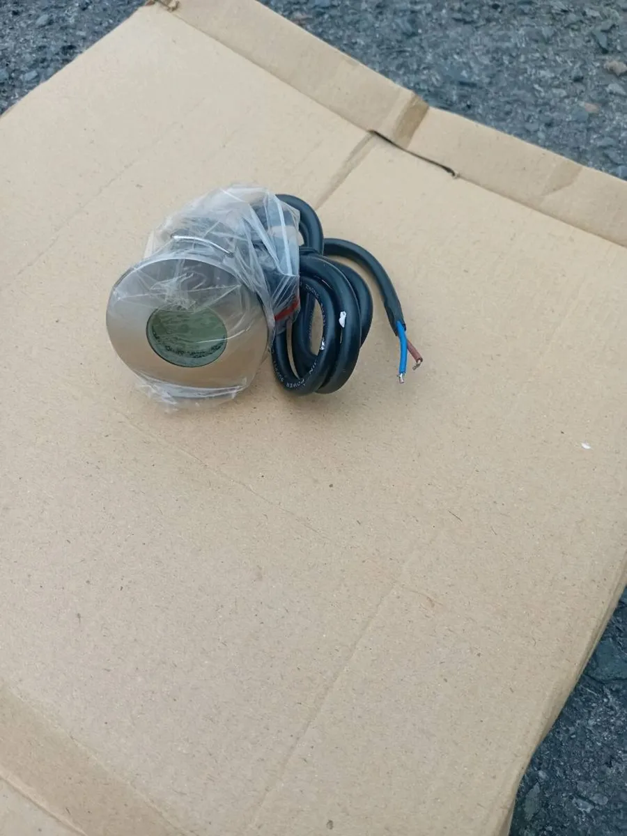 Led lights  fluke multimeter - Image 2