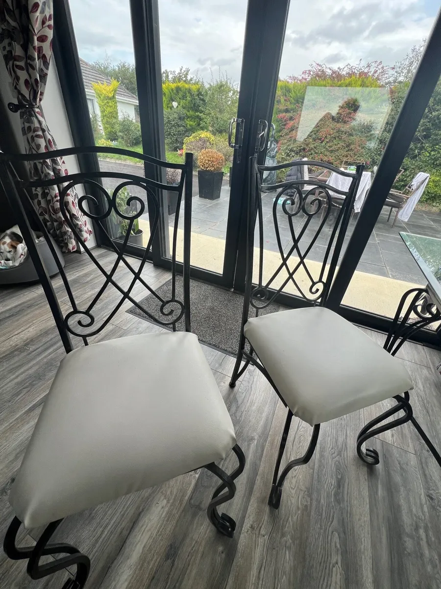 Dining table & 4 chairs - Image 4