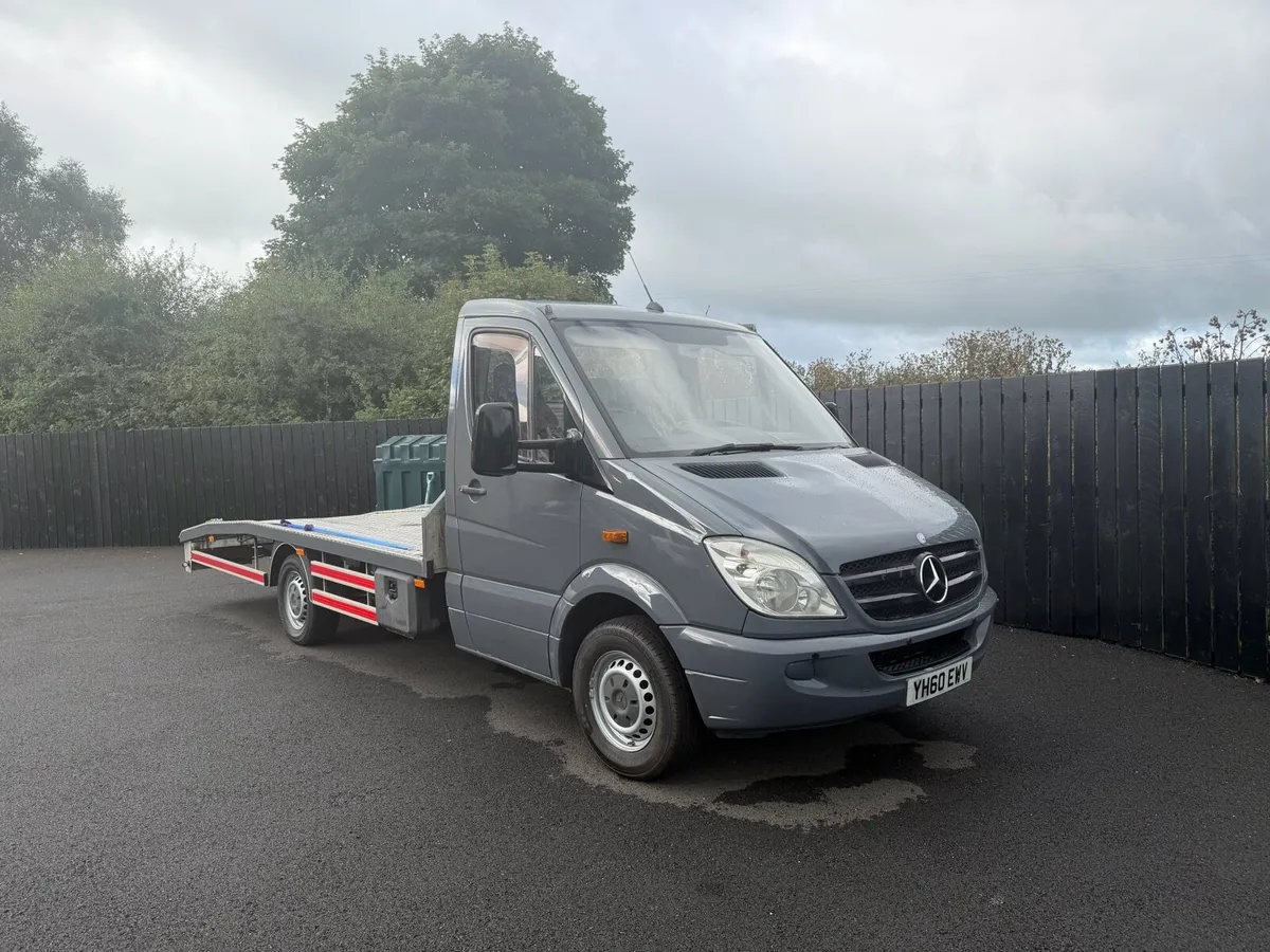2010 Mercedes recovery truck - Image 1