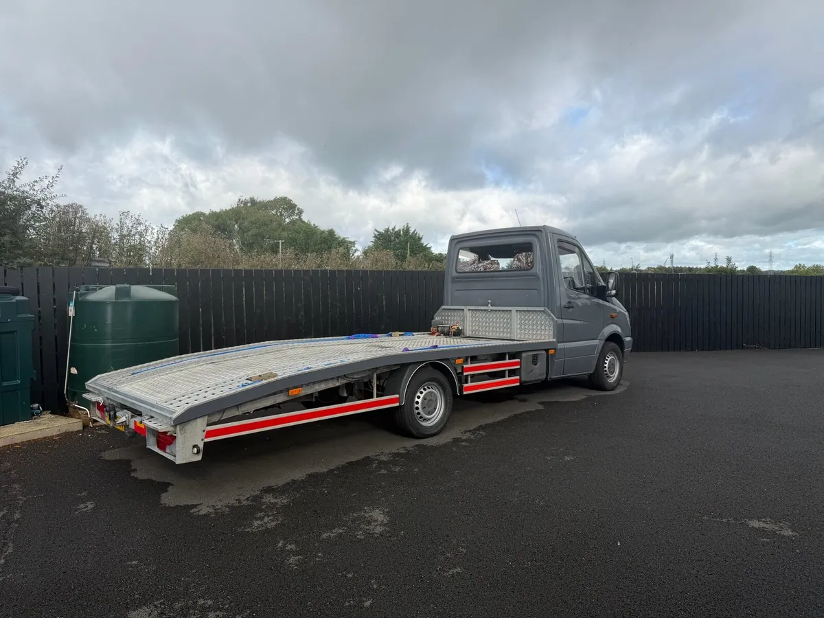 2010 Mercedes recovery truck - Image 2