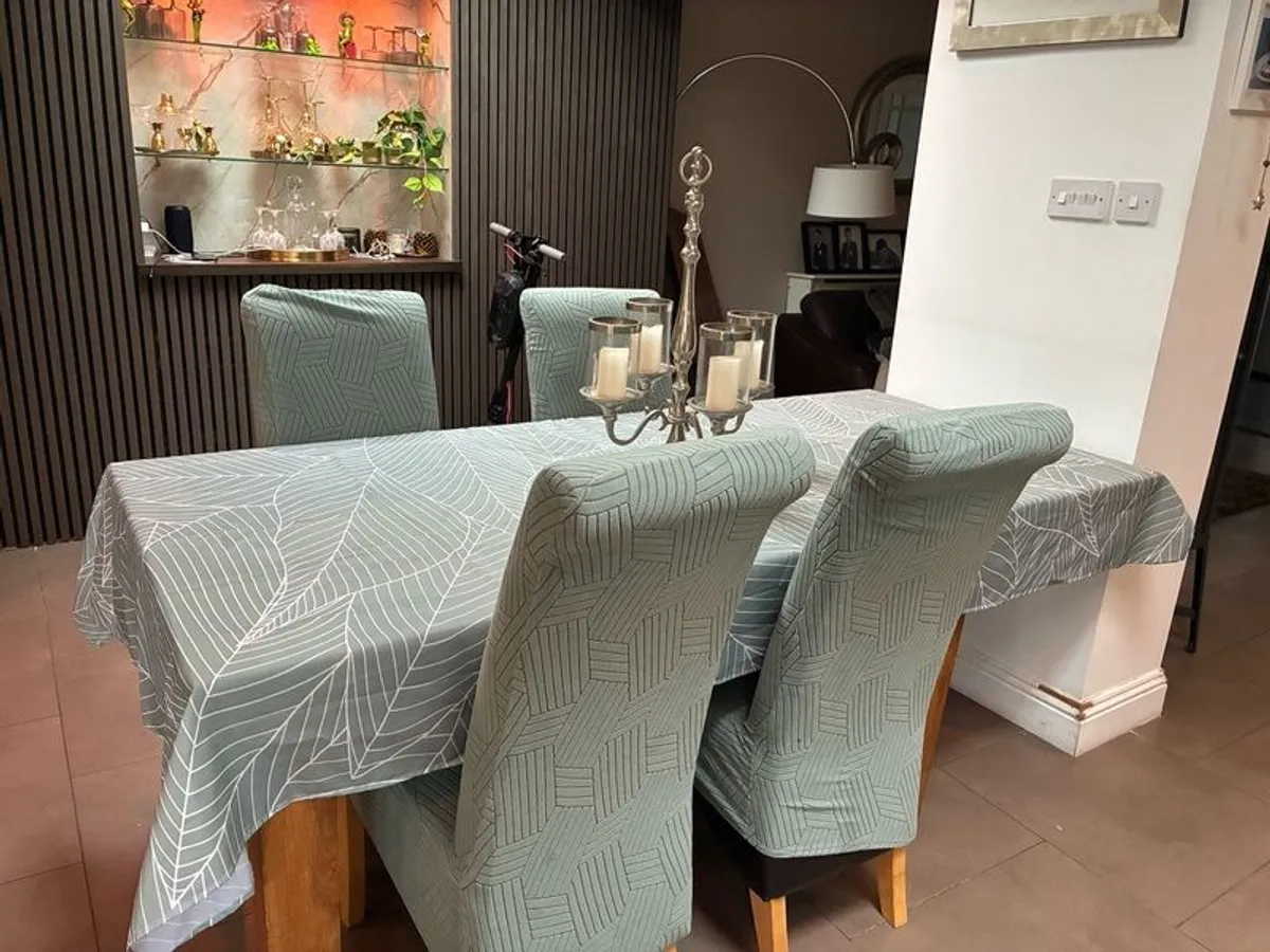 Extending oak dining table and chairs - Image 2