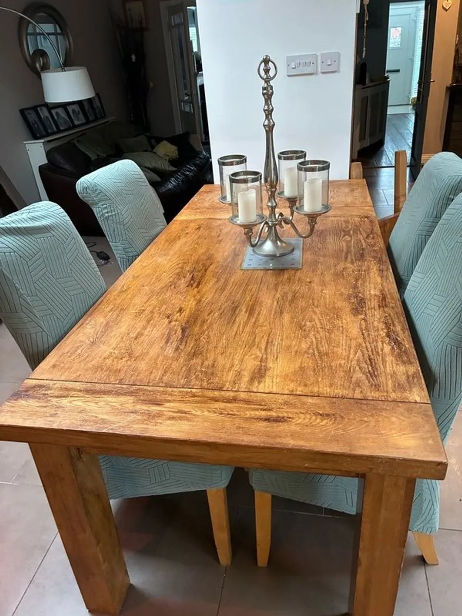 Extending oak dining table and chairs - Image 3