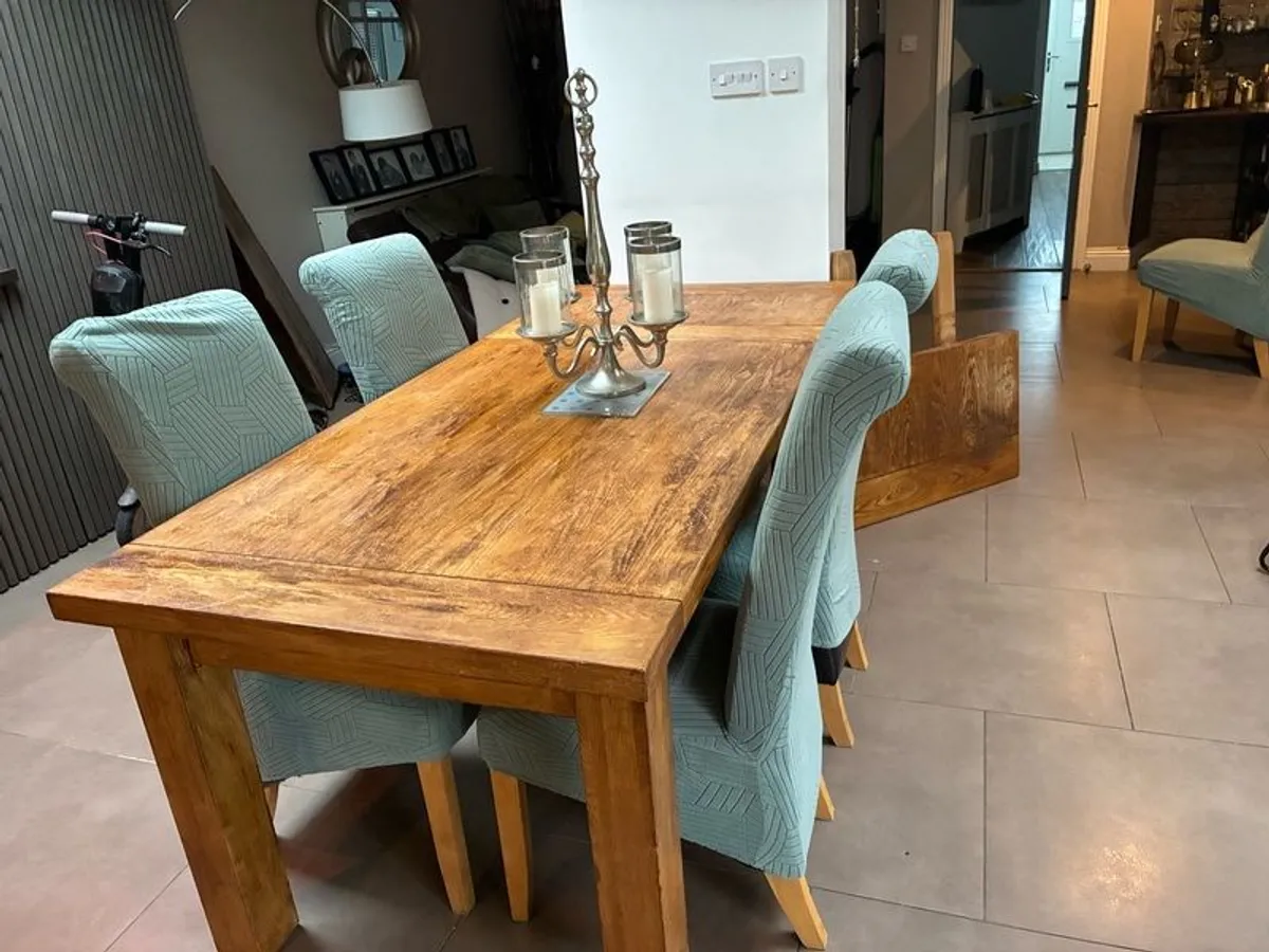 Extending oak dining table and chairs - Image 4