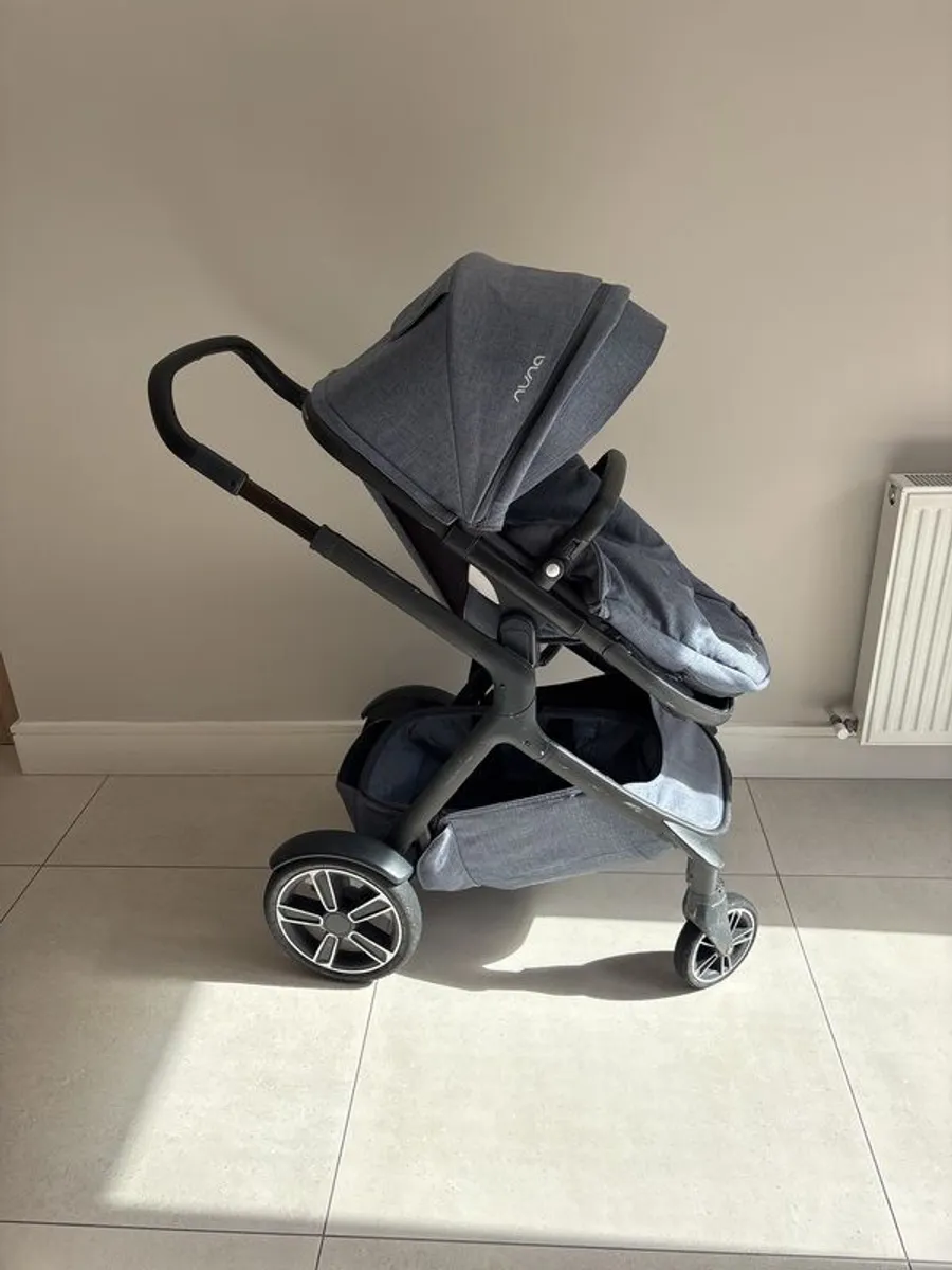 Nuna Demi Grow Bassinet & Pushchair - Image 3