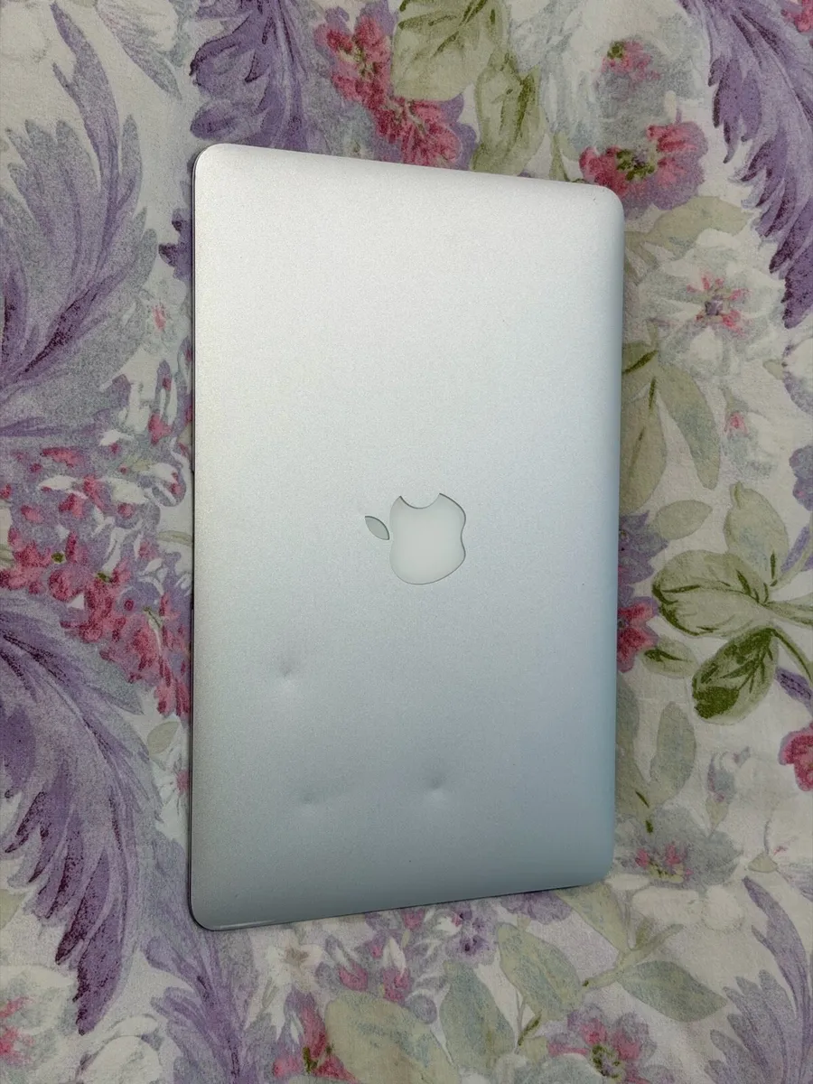 MacBook Air 2011 - Image 2
