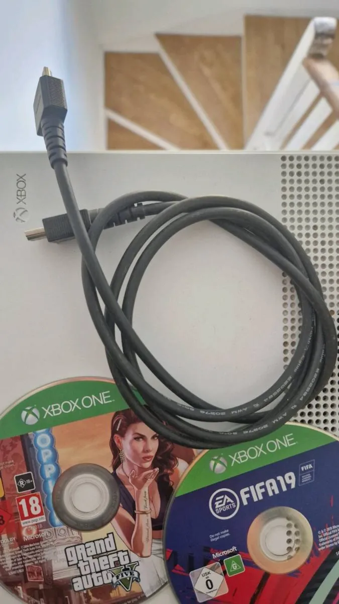 Xbox One S 500GB + Controller + GTA 5 Disc - Image 4