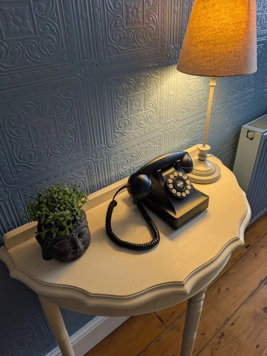 Wild & Wolf 302 Desk Phone (Vintage Style Landline) - Image 1