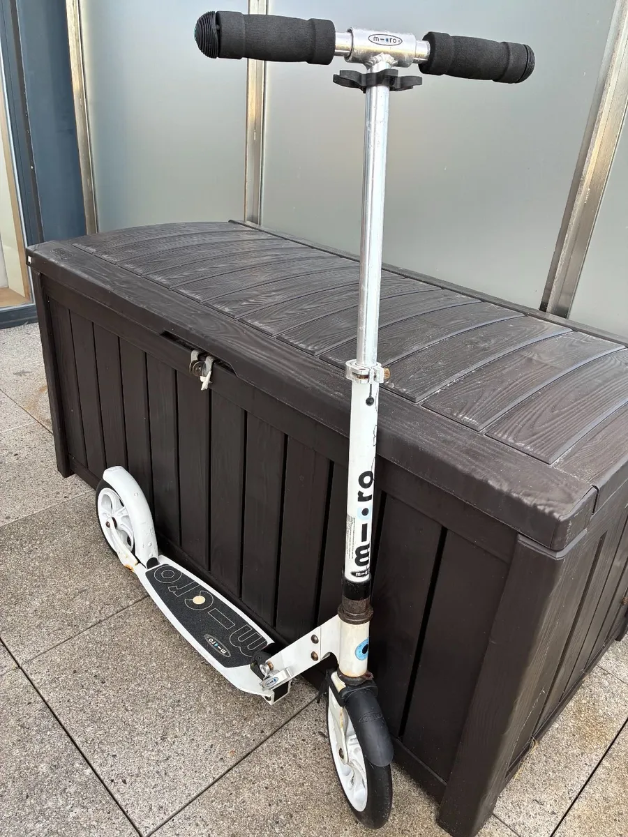 Scooter - Image 2