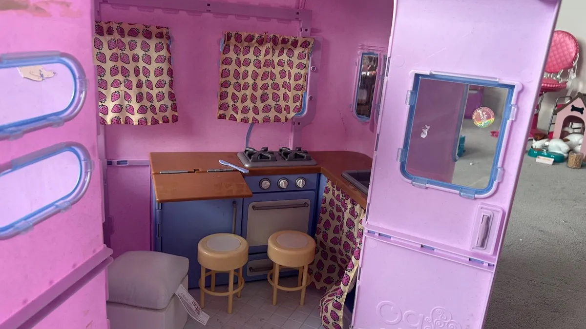 Our Generation camper van - Image 2