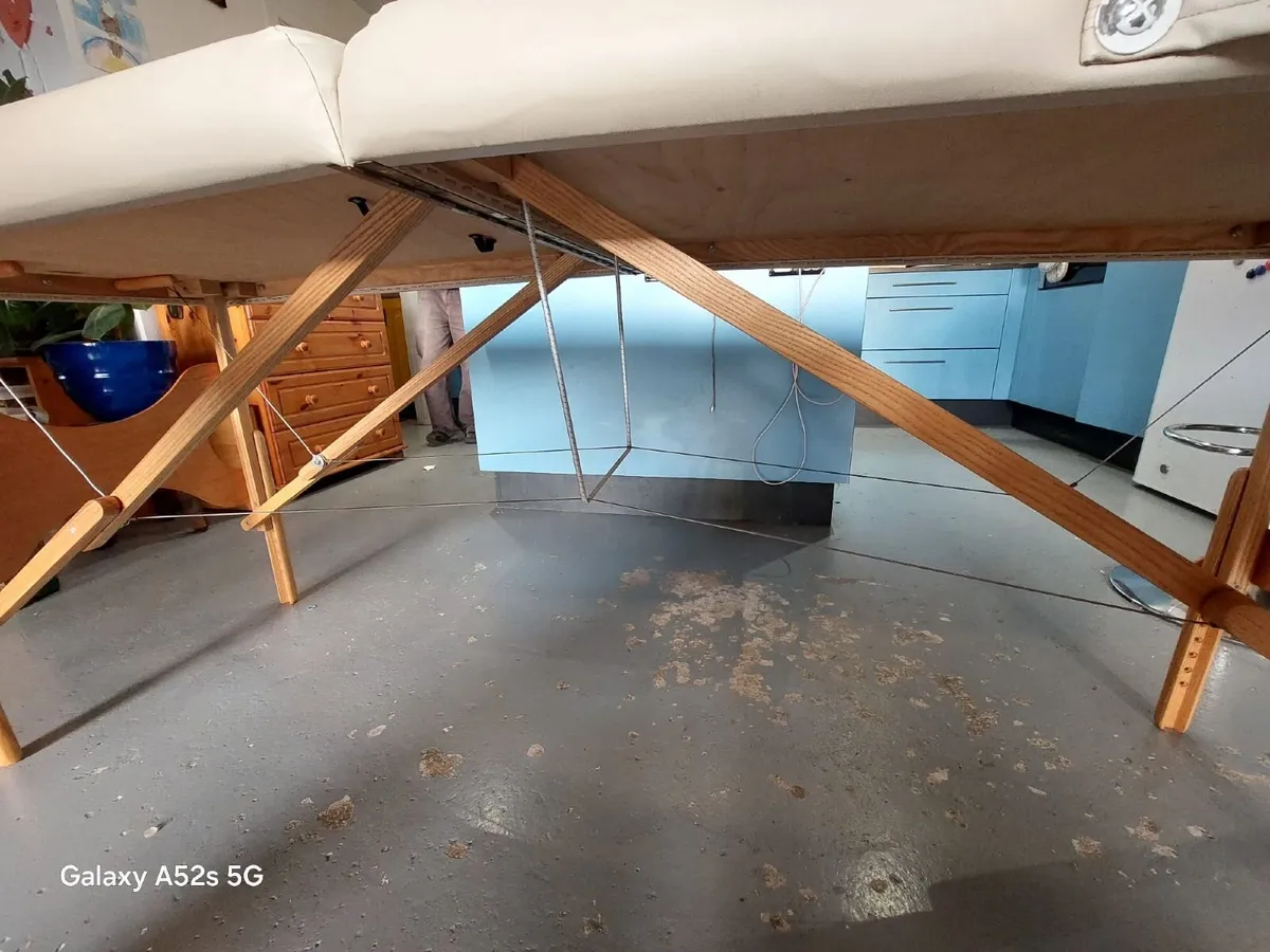 Massage table - Image 2