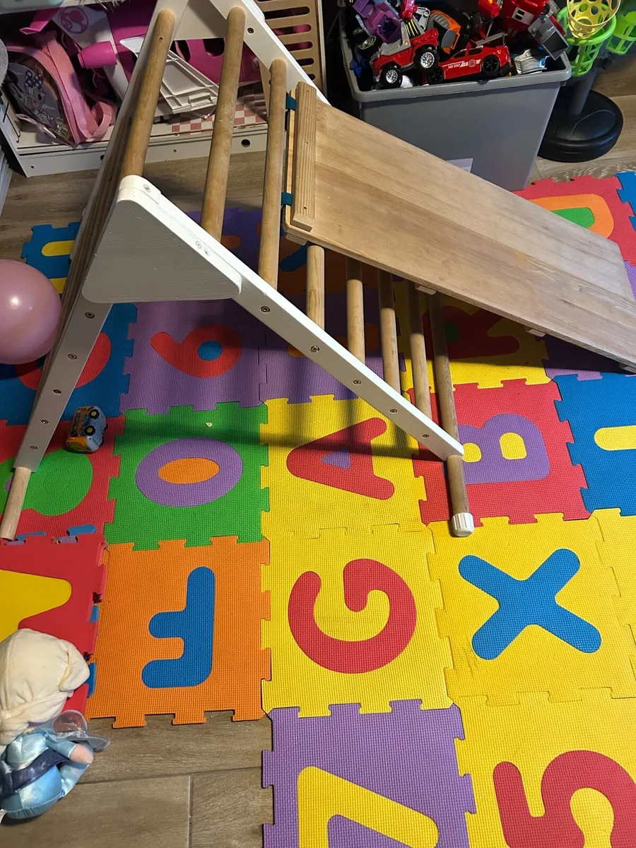 Climbing frame - Image 1