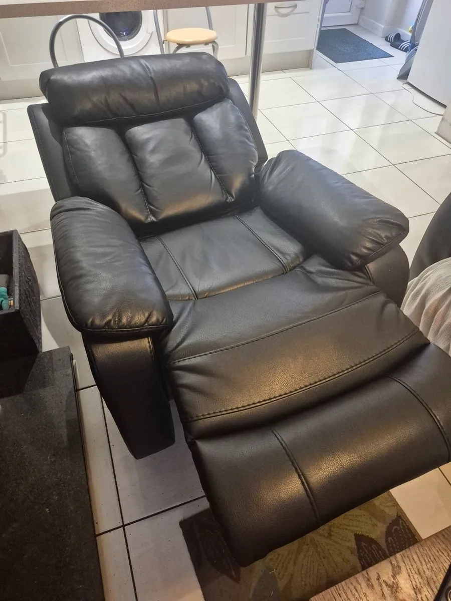 Black leather recliner armchair - Image 2