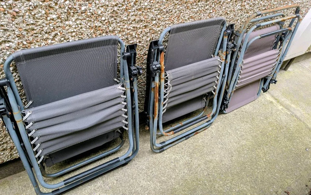 3x Fold Out Outdoor Chairs - Image 2